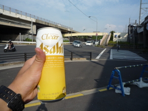新習志野駅で歩いて飲んでいるところです！